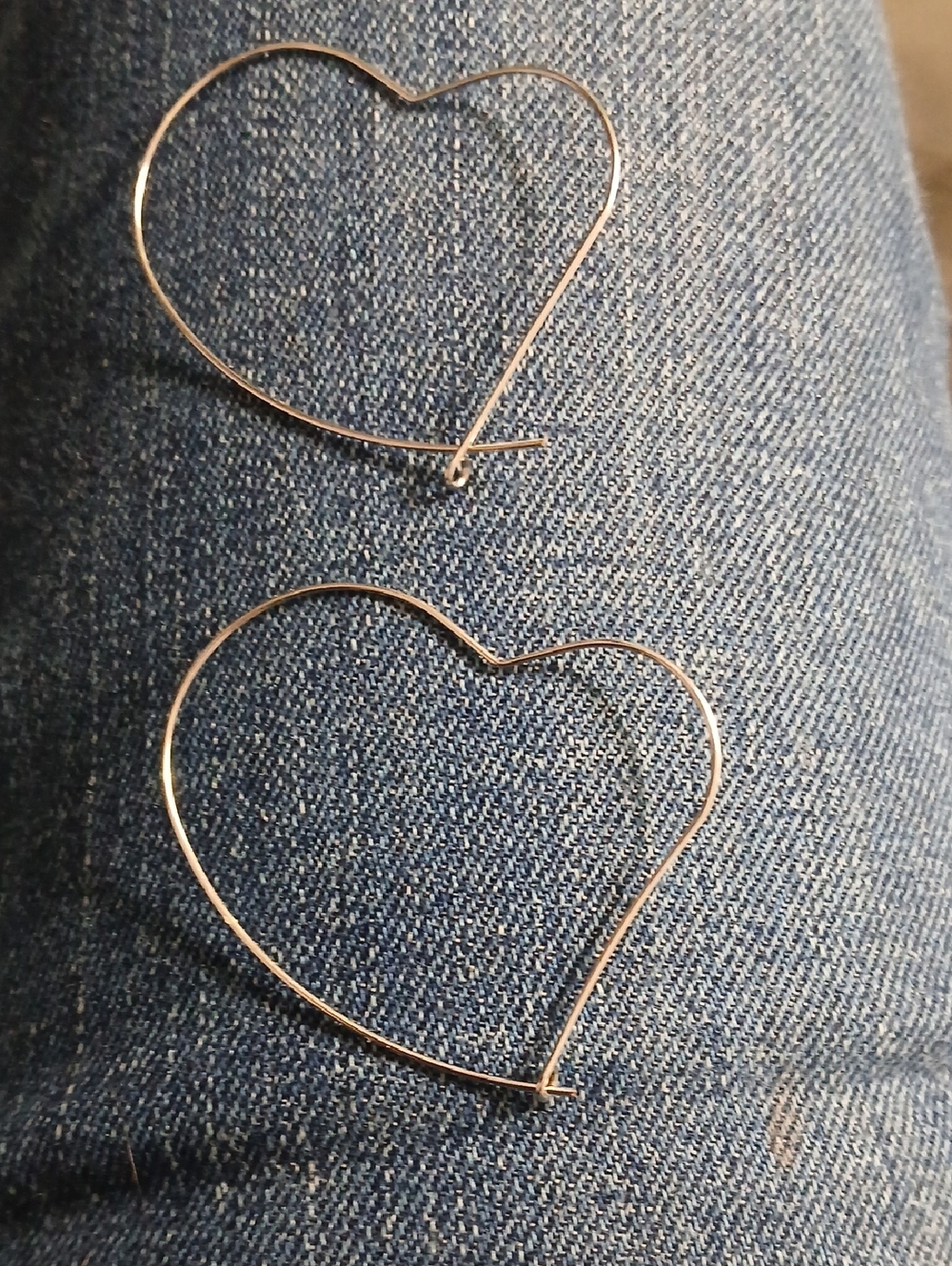SILVER LIGHT WEIGHT HEART SHAPED EARRINGS COMES WITH BAG (NEW)